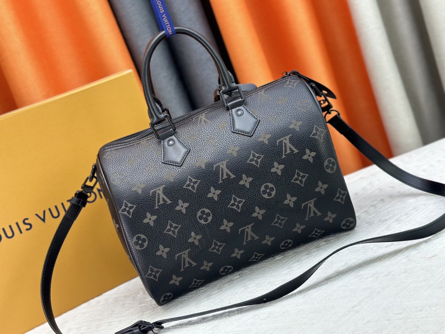 LOUIS VUITTON（ルイヴィトン）SEEDY SOFT 30 クロスボディバッグ