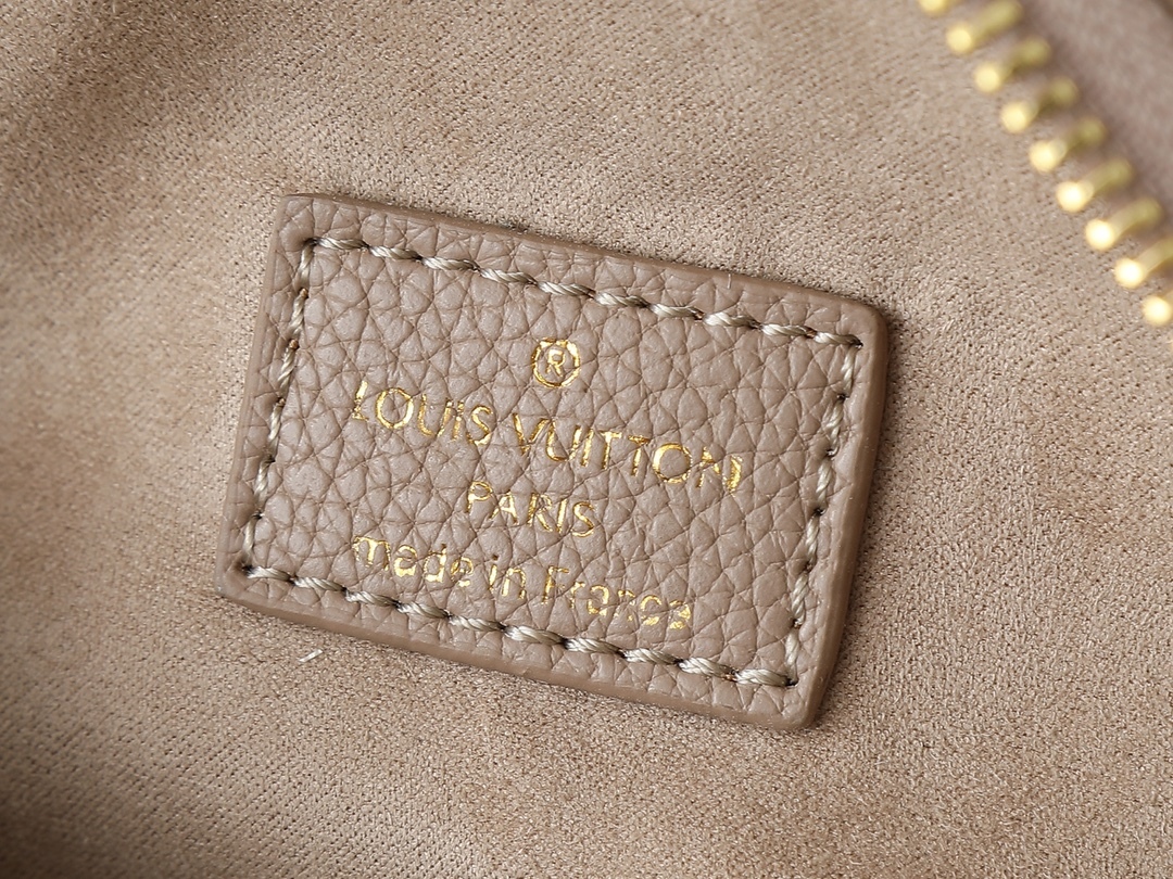 LOUIS VUITTON ルイヴィトン Mini Bumbag ショルダーバッグ