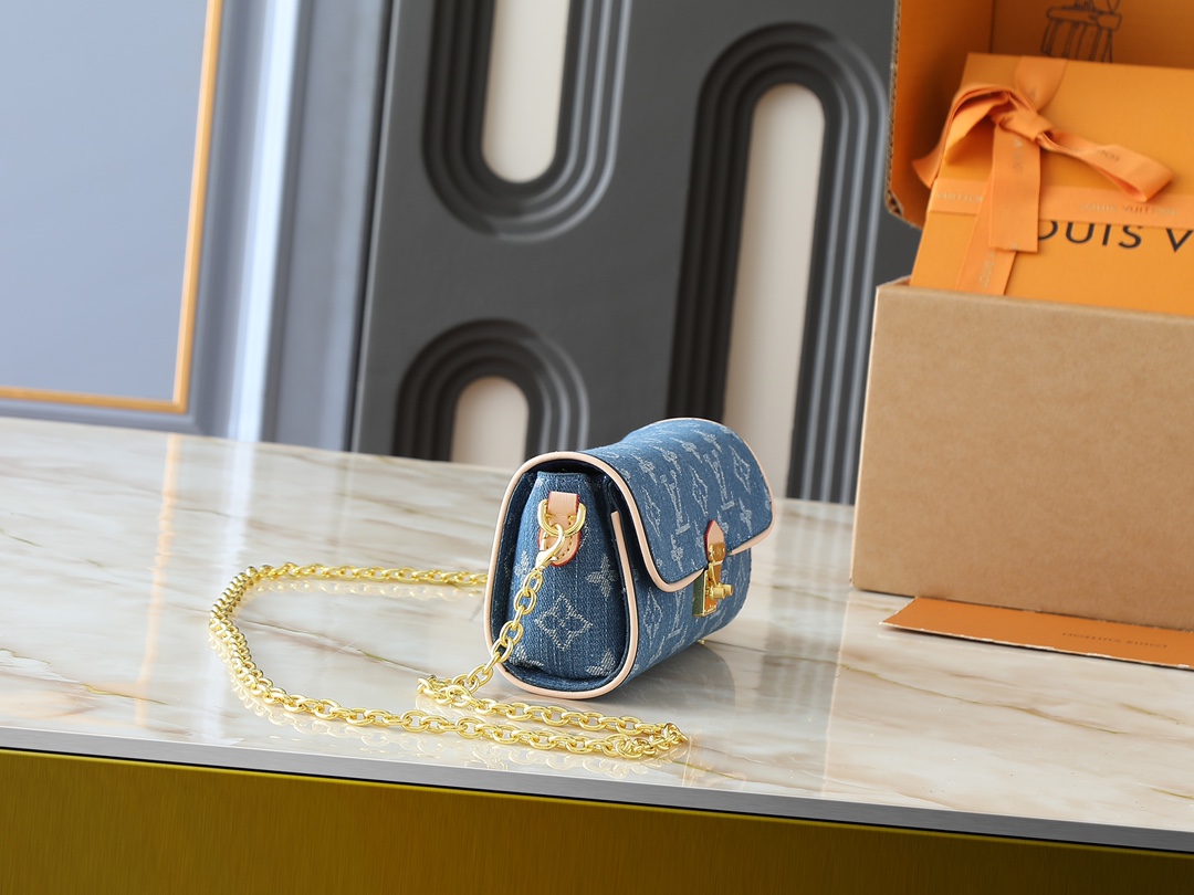 LOUIS VUITTON ルイヴィトン M13566 POCHETTE CAMILLE ショルダーバッグ