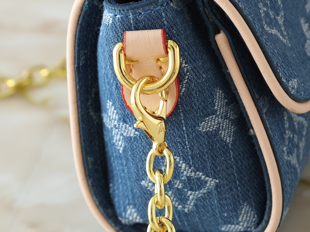 LOUIS VUITTON ルイヴィトン M13566 POCHETTE CAMILLE ショルダーバッグ