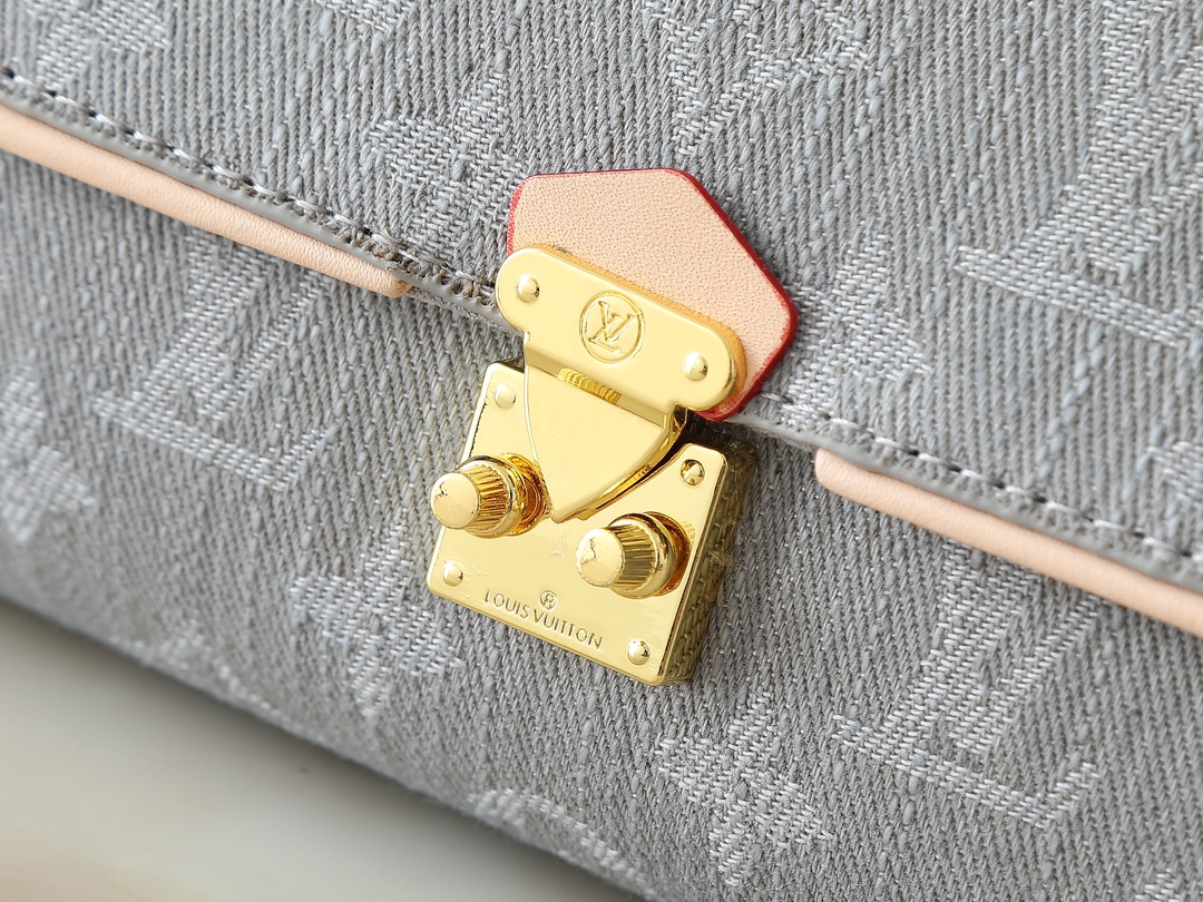 LOUIS VUITTON ルイヴィトン M13566 POCHETTE CAMILLE ショルダーバッグ