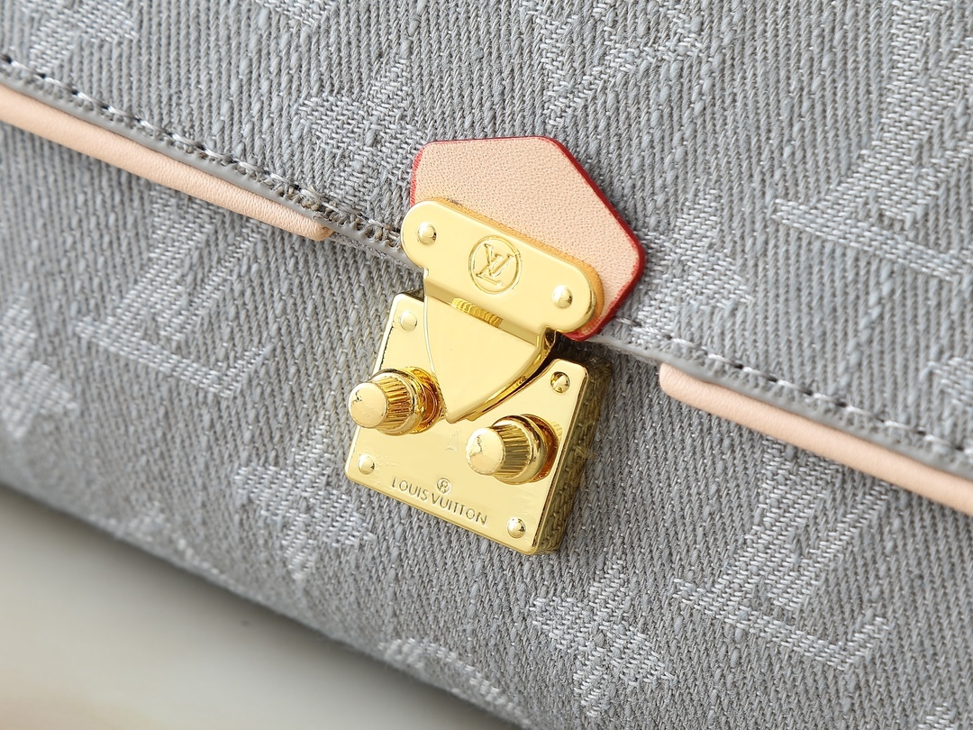 LOUIS VUITTON ルイヴィトン M13566 POCHETTE CAMILLE ショルダーバッグ