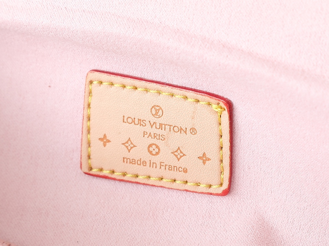 LOUIS VUITTON ルイヴィトン M13566 POCHETTE CAMILLE ショルダーバッグ