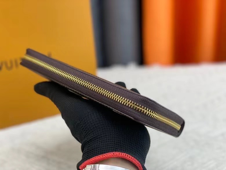 LOUIS VUITTON（ルイヴィトン）Vivian 財布 M60017