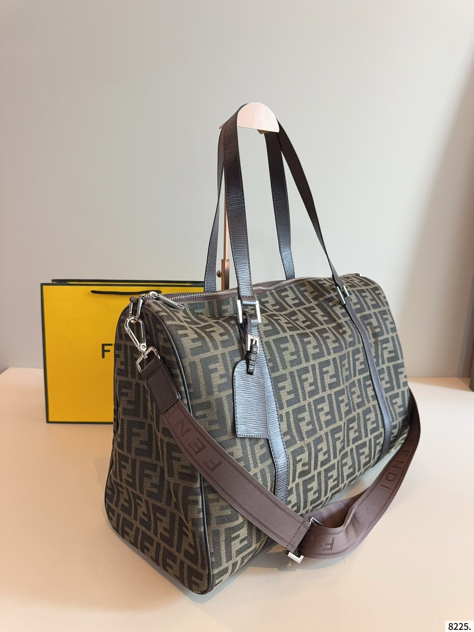 【FENDI公式旗艦店】フェンディ ボストン旅行バッグ 47*21*30cm