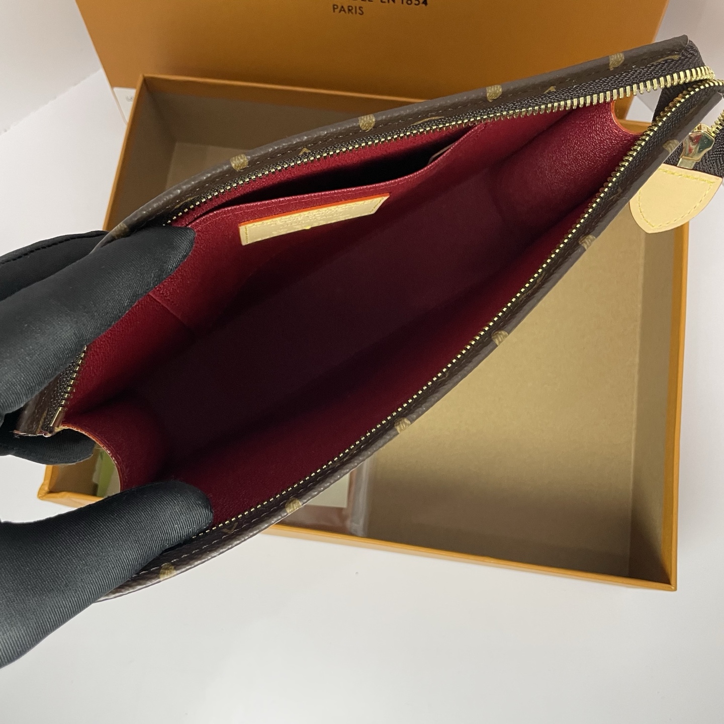 LOUIS VUITTON（ルイヴィトン）LV x 村上隆 クラッチバッグ M14372