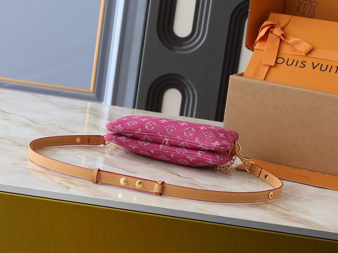 LOUIS VUITTON ルイヴィトン  Liv Pochette ショルダーバッグ