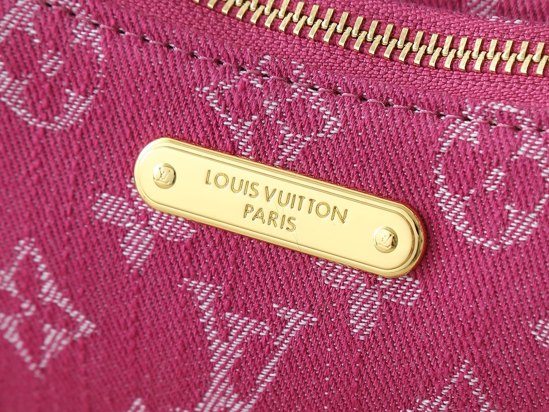 LOUIS VUITTON ルイヴィトン  Liv Pochette ショルダーバッグ