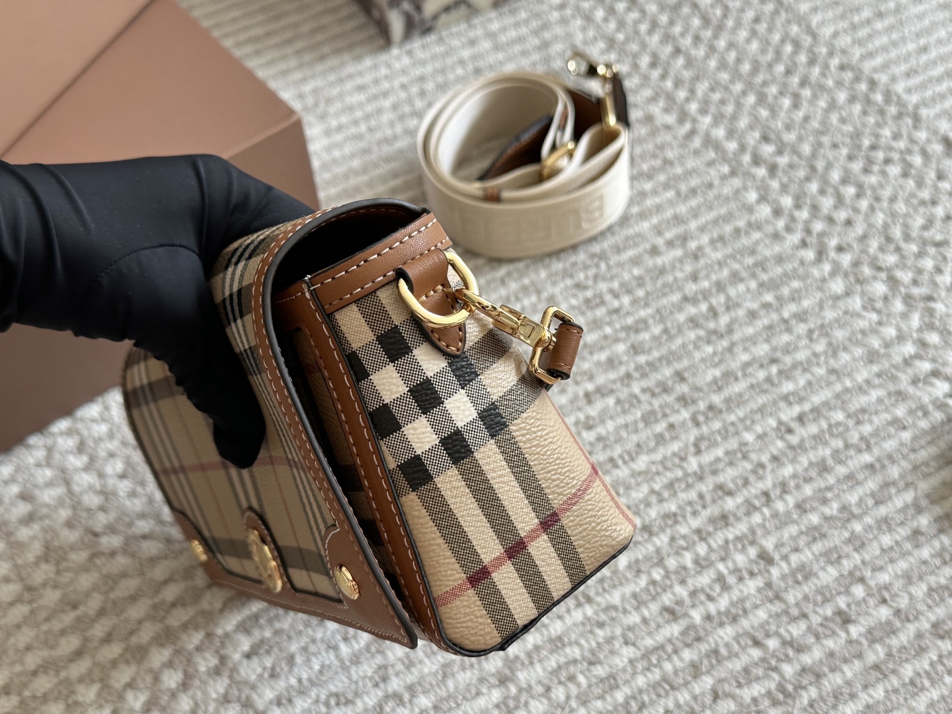 【BURBERRY公式旗艦店】バーバリー VINTAGE メッセンジャーバッグ