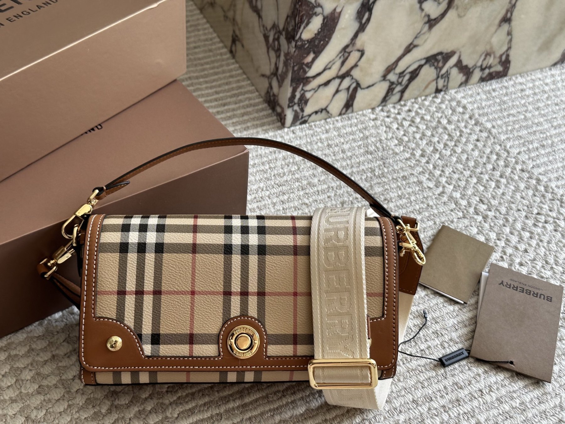 【BURBERRY公式旗艦店】バーバリー VINTAGE メッセンジャーバッグ