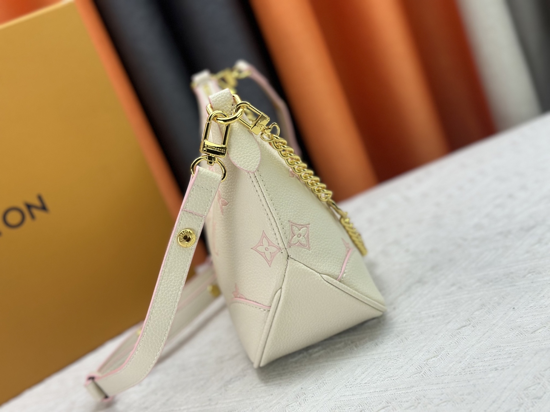 LOUIS VUITTON ルイヴィトン Odeo クロスボディバッグ