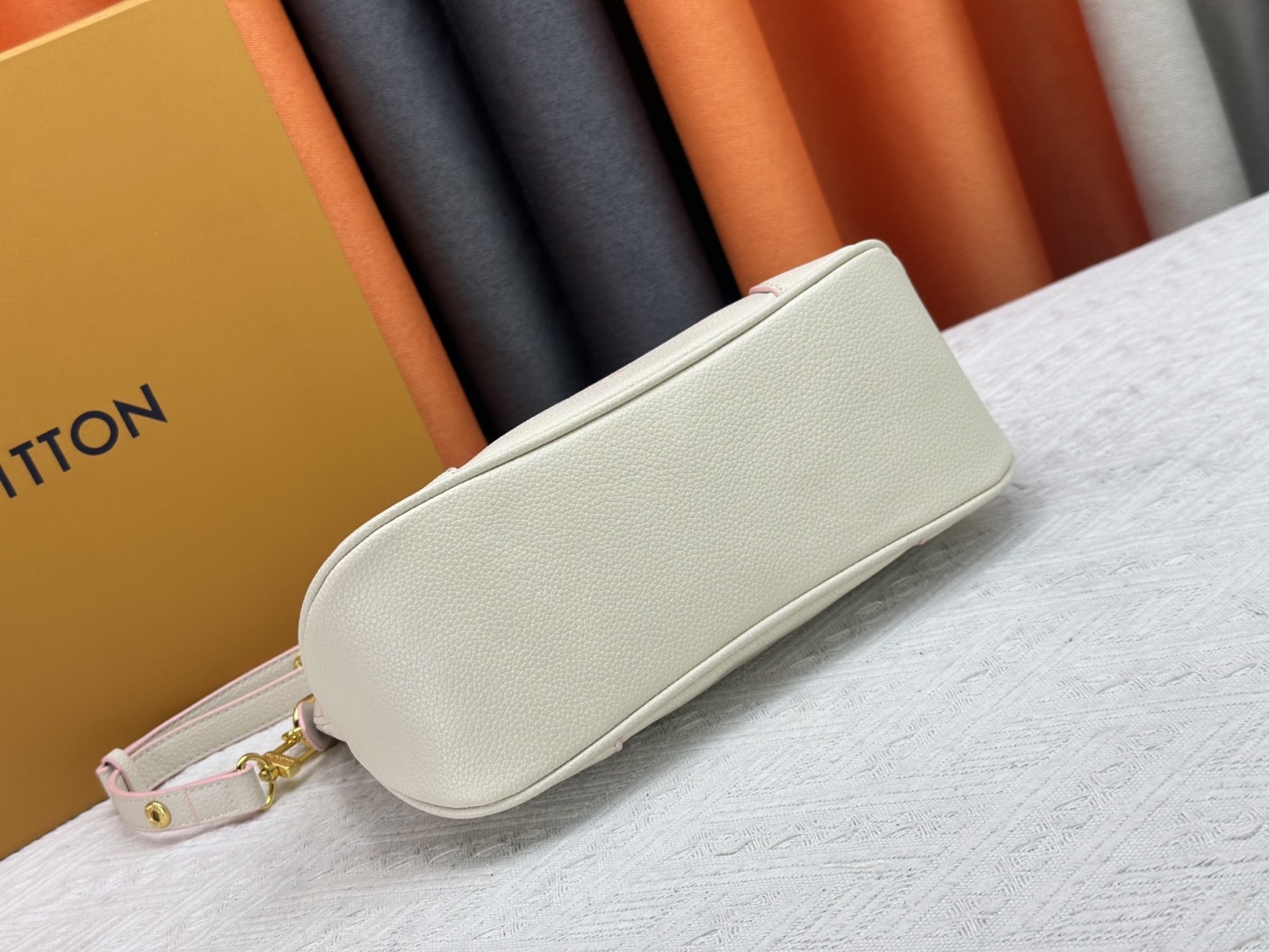 LOUIS VUITTON ルイヴィトン Odeo クロスボディバッグ