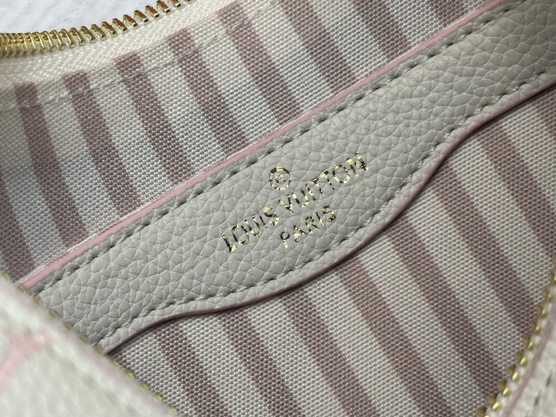 LOUIS VUITTON ルイヴィトン Odeo クロスボディバッグ