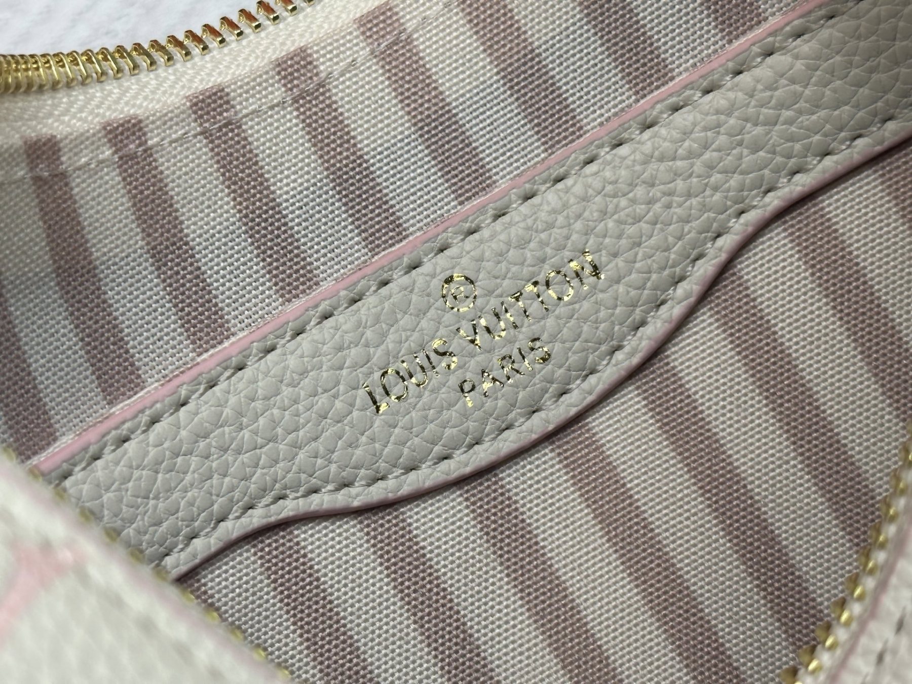 LOUIS VUITTON ルイヴィトン Odeo クロスボディバッグ