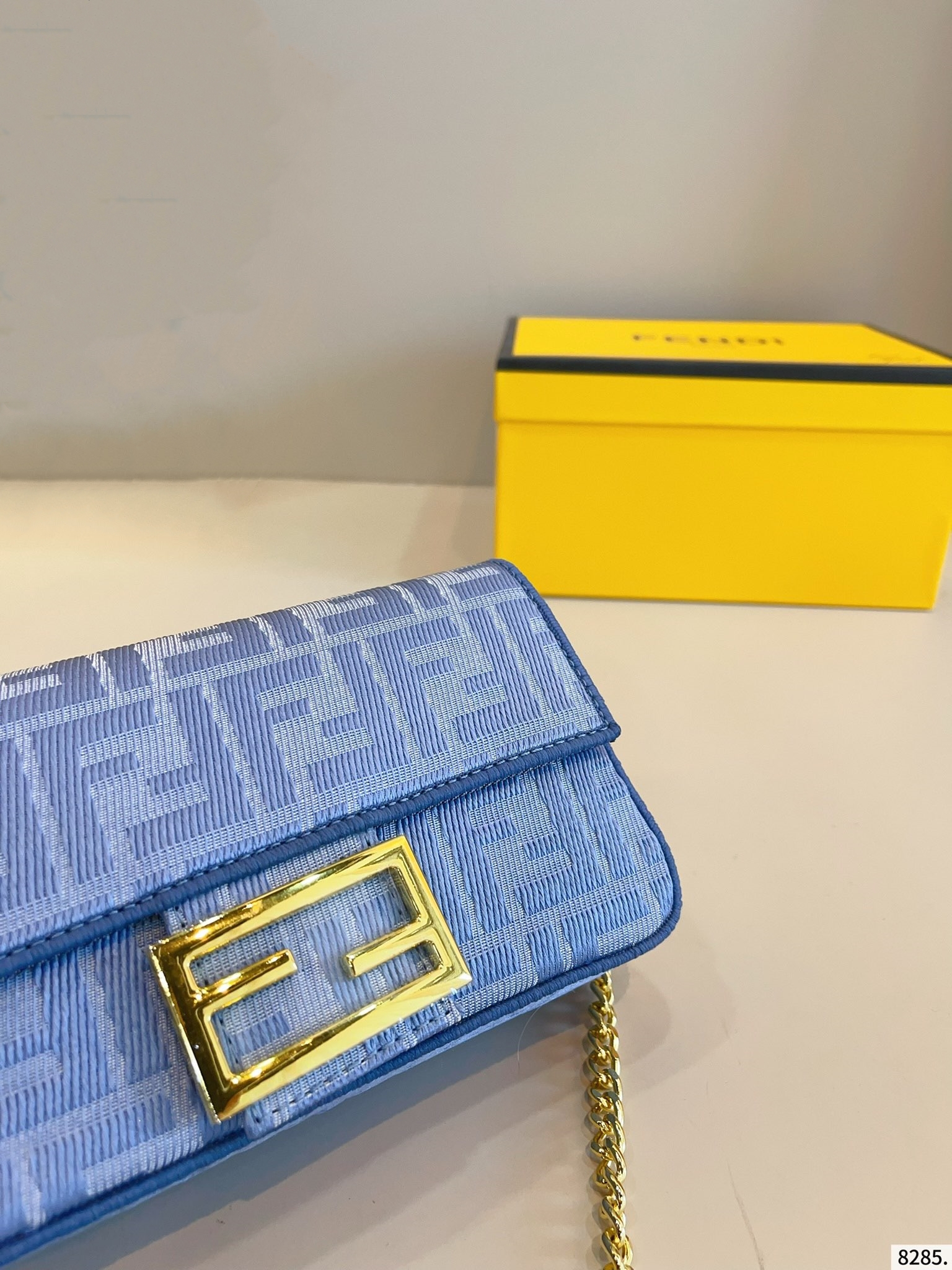 【FENDI旗艦店】フェンディ BAGUETTE ショルダーバッグ