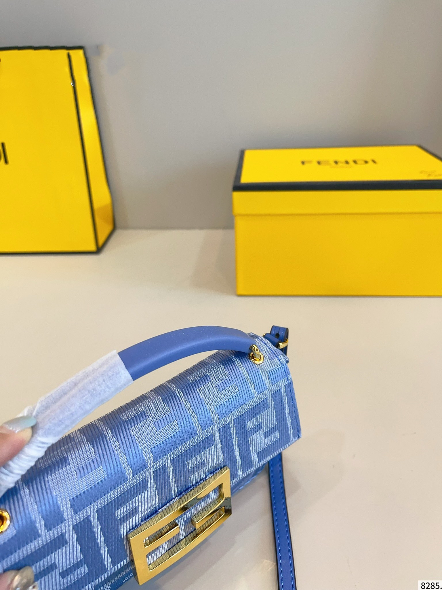 【FENDI旗艦店】フェンディ BAGUETTE ショルダーバッグ