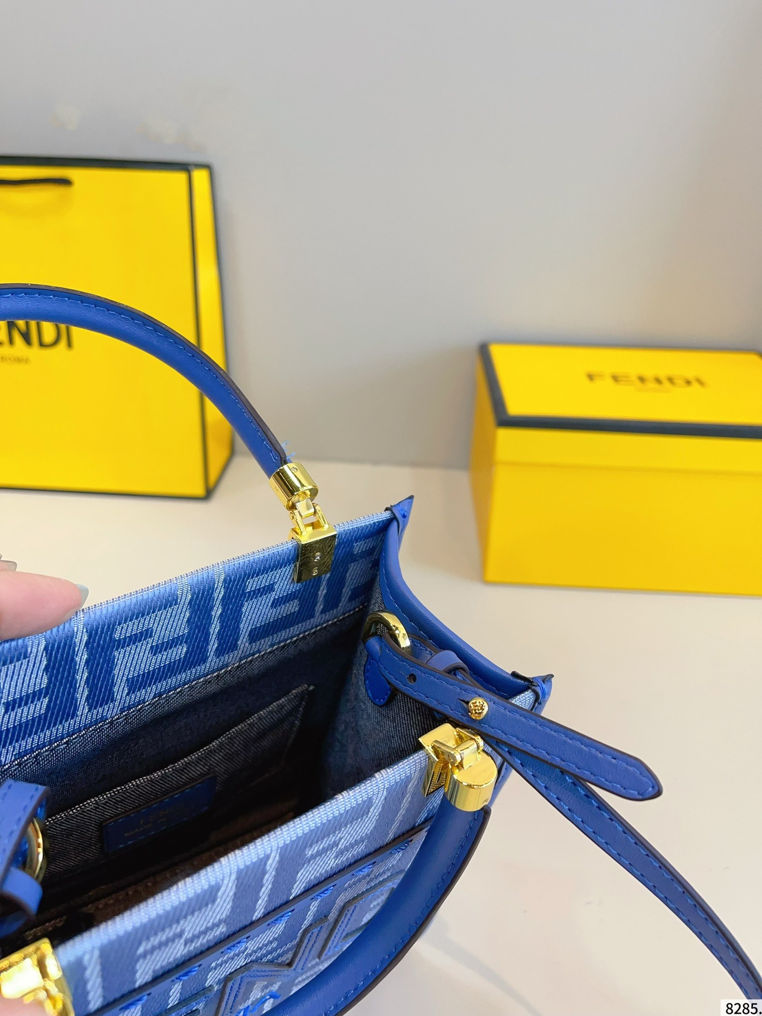 【FENDI公式旗艦店】フェンディ TETO ショルダーバッグ