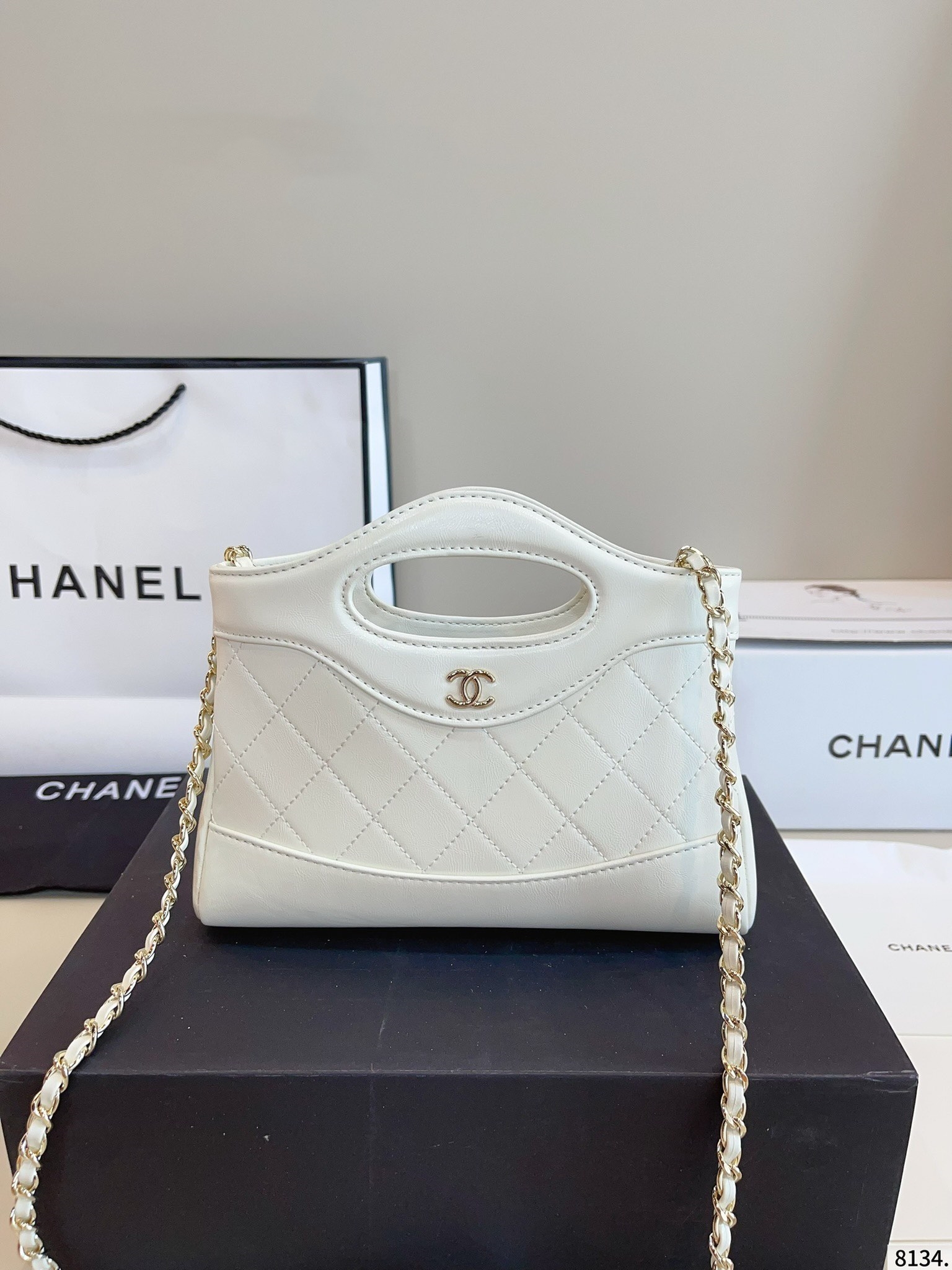 【CHANEL旗艦店】シャネル NANO ショルダーバッグ