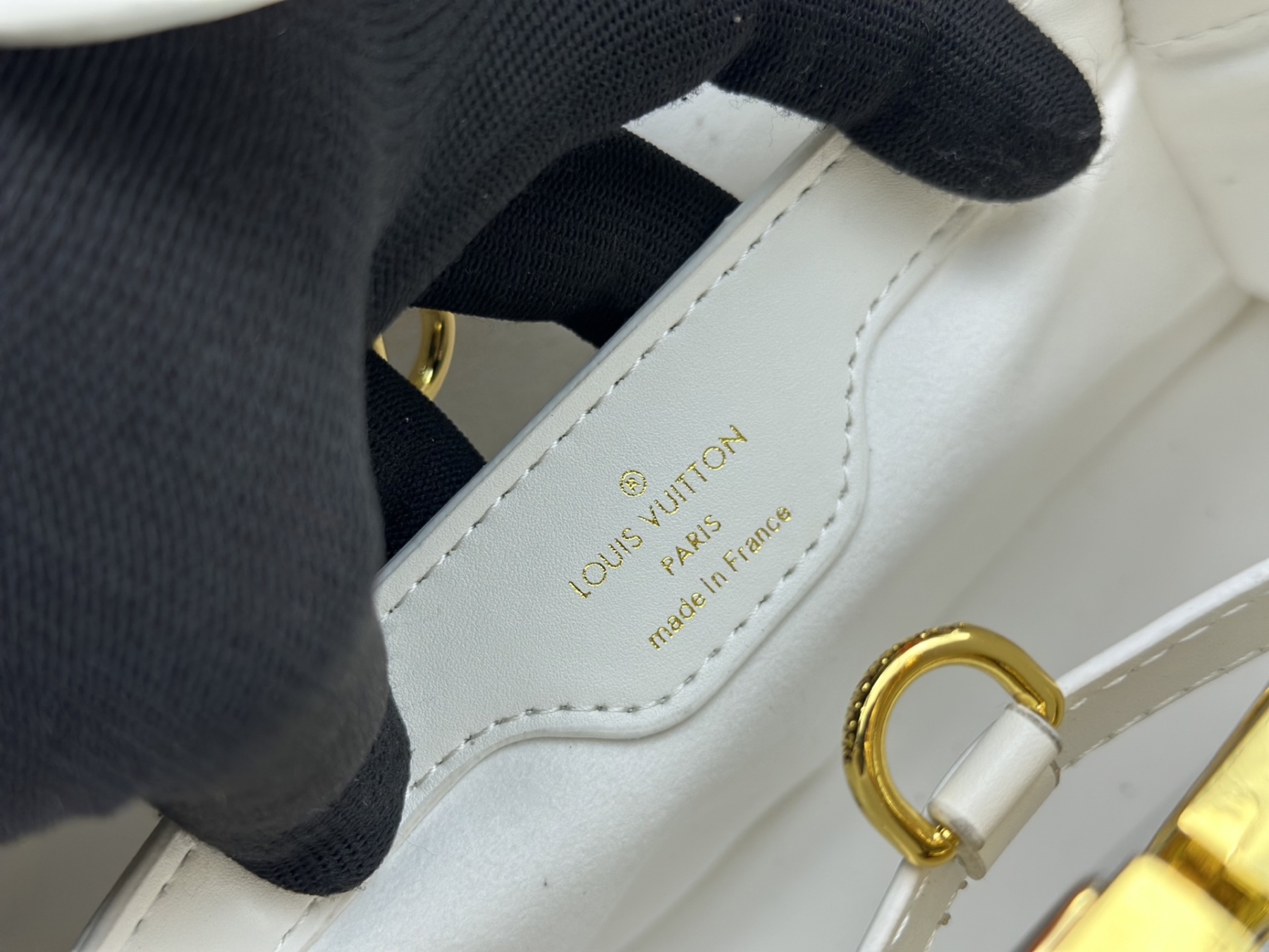 LOUIS VUITTON（ルイヴィトン）CAPUCINES ハンドバッグ M59939 M94519