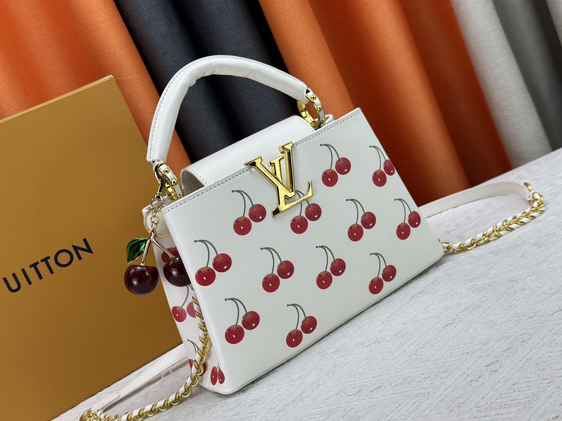 LOUIS VUITTON（ルイヴィトン）CAPUCINES ハンドバッグ M59939 M94519