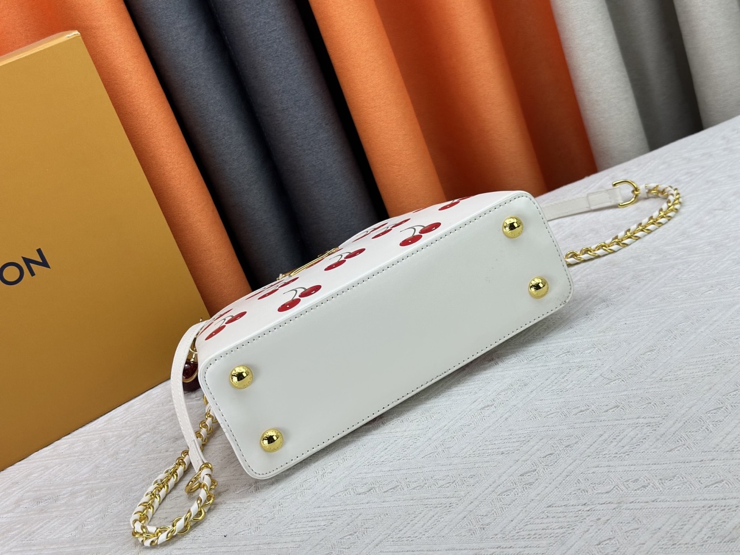 LOUIS VUITTON（ルイヴィトン）CAPUCINES ハンドバッグ M59939 M94519