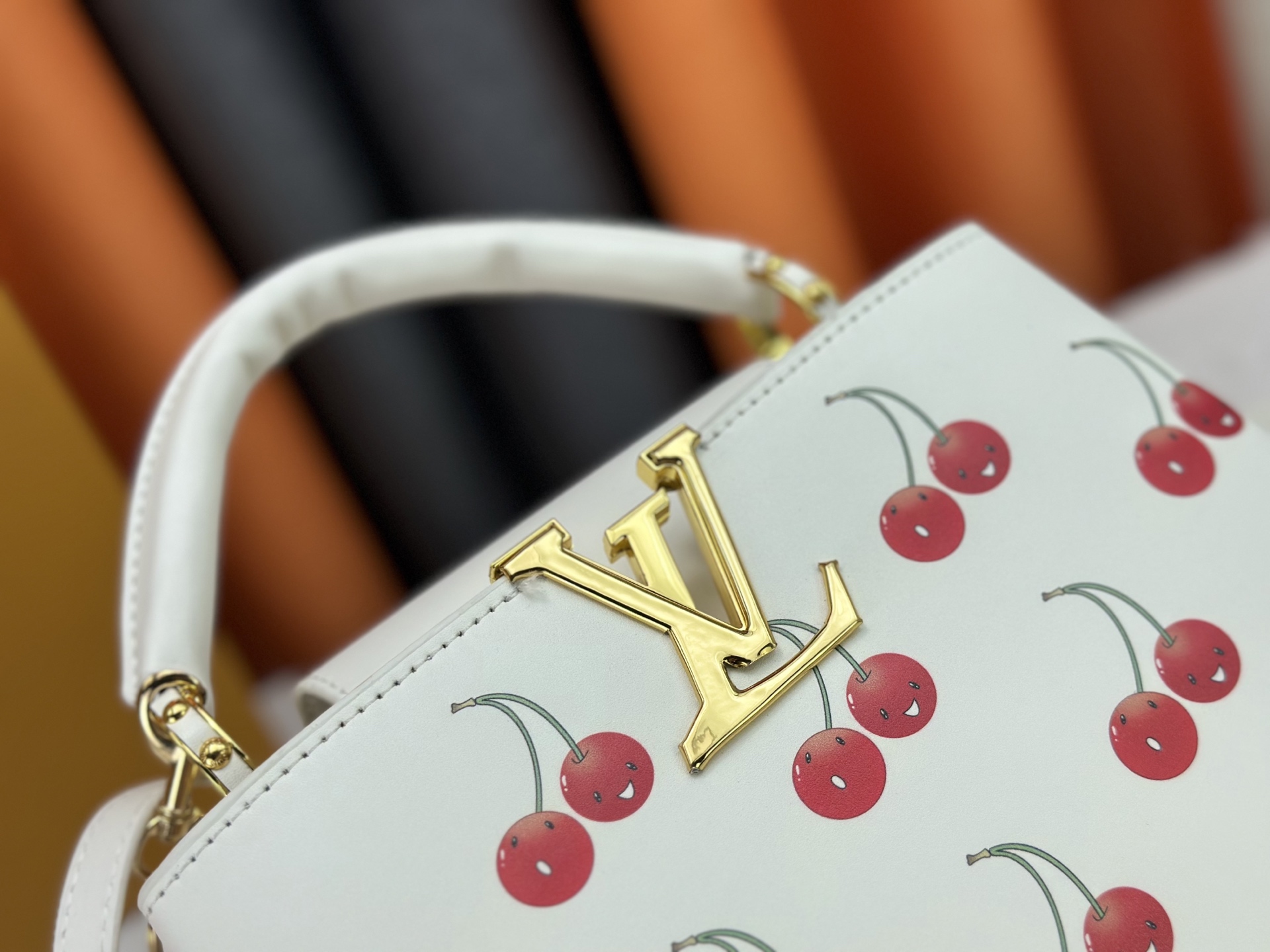 LOUIS VUITTON（ルイヴィトン）CAPUCINES ハンドバッグ M59939 M94519