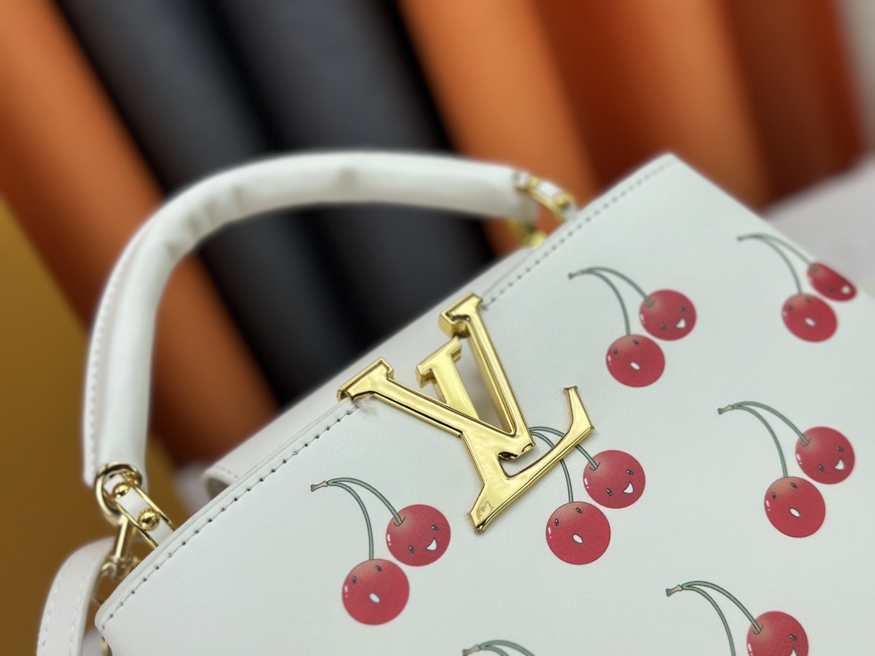 LOUIS VUITTON（ルイヴィトン）CAPUCINES ハンドバッグ M59939 M94519