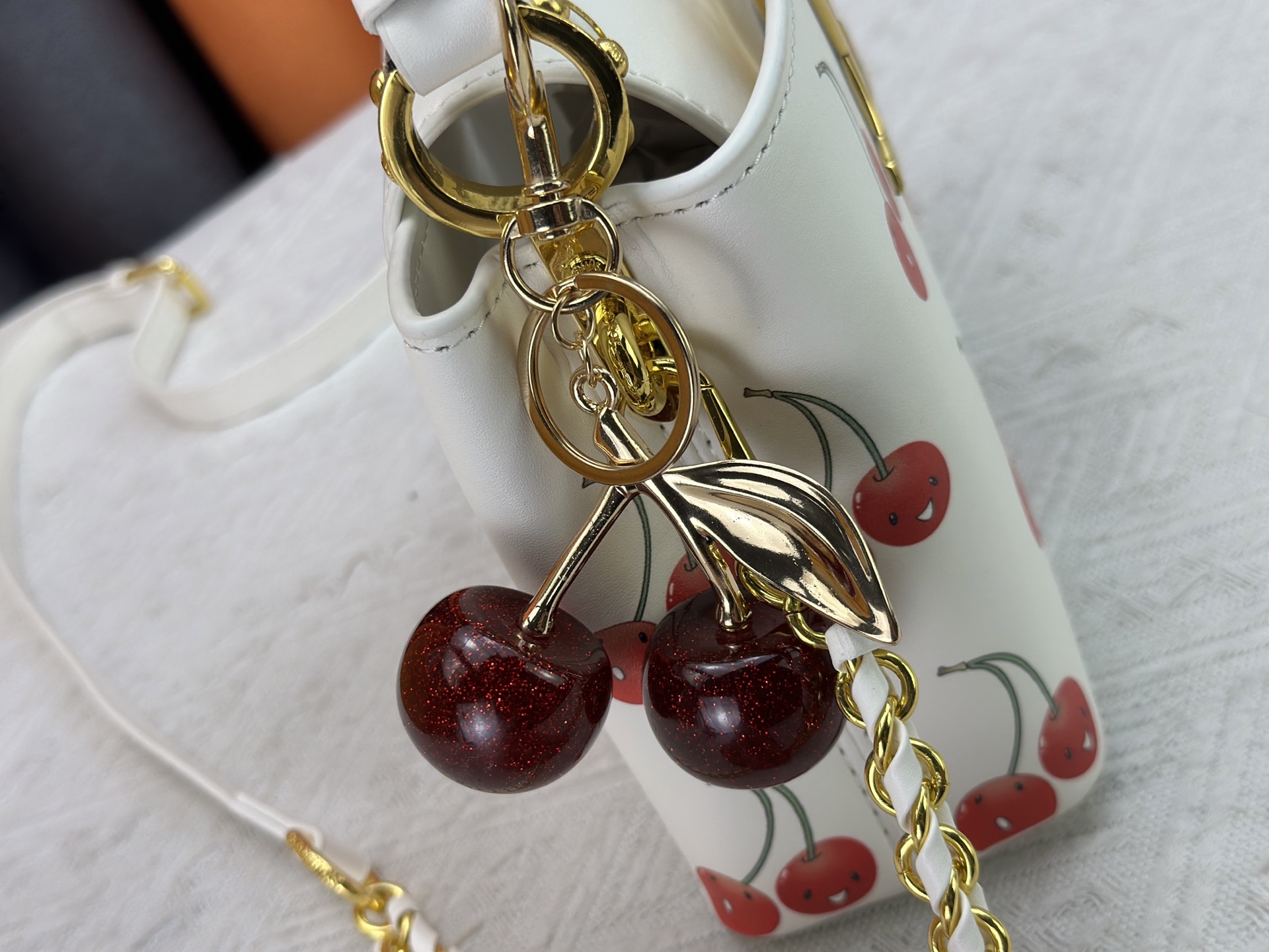 LOUIS VUITTON（ルイヴィトン）CAPUCINES ハンドバッグ M59939 M94519