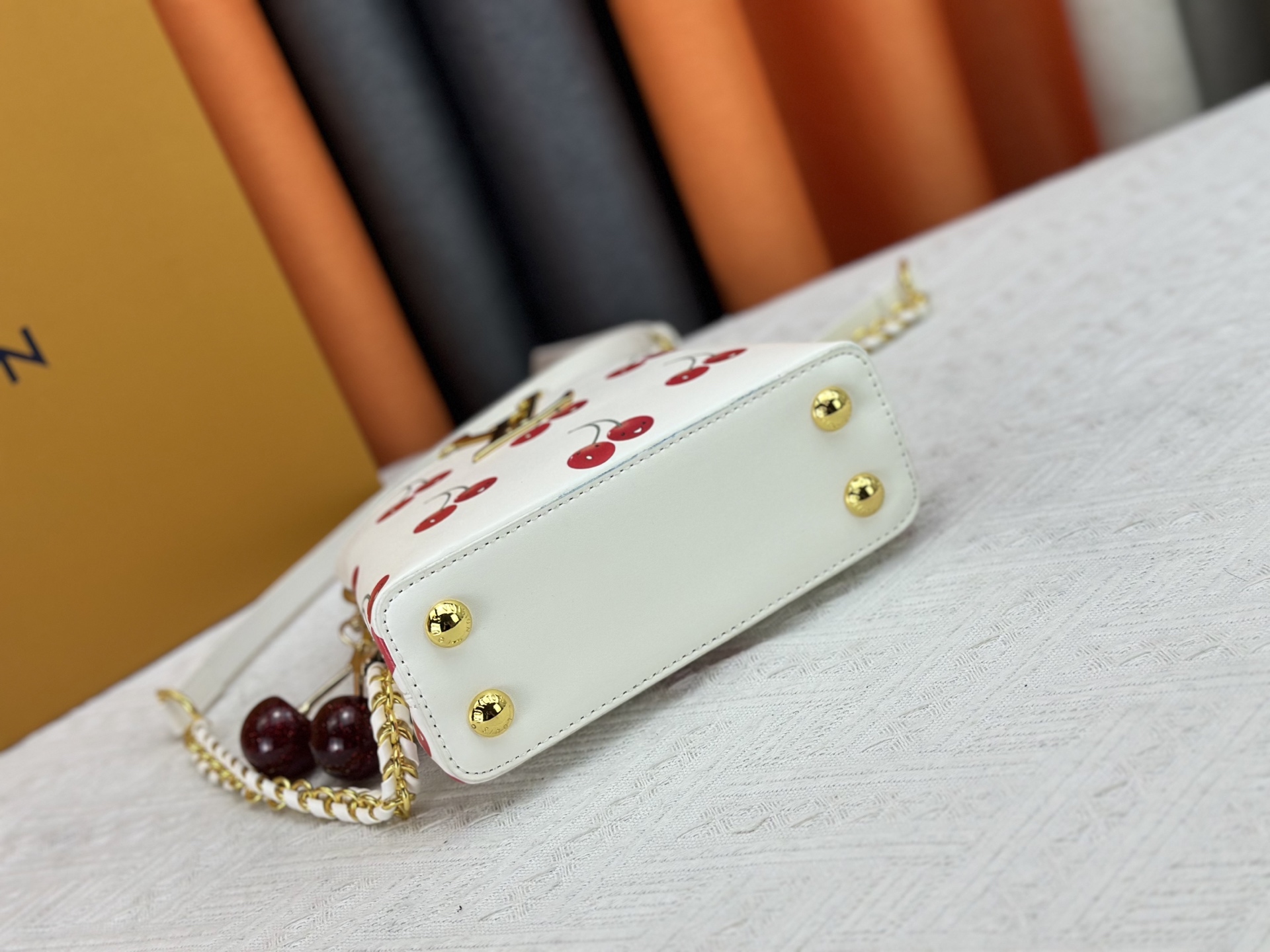 LOUIS VUITTON（ルイヴィトン）CAPUCINES ハンドバッグ M59939 M94519