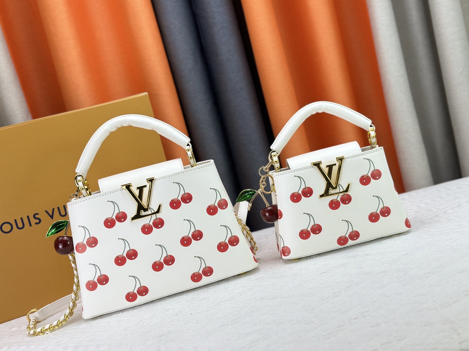 LOUIS VUITTON（ルイヴィトン）CAPUCINES ハンドバッグ M59939 M94519
