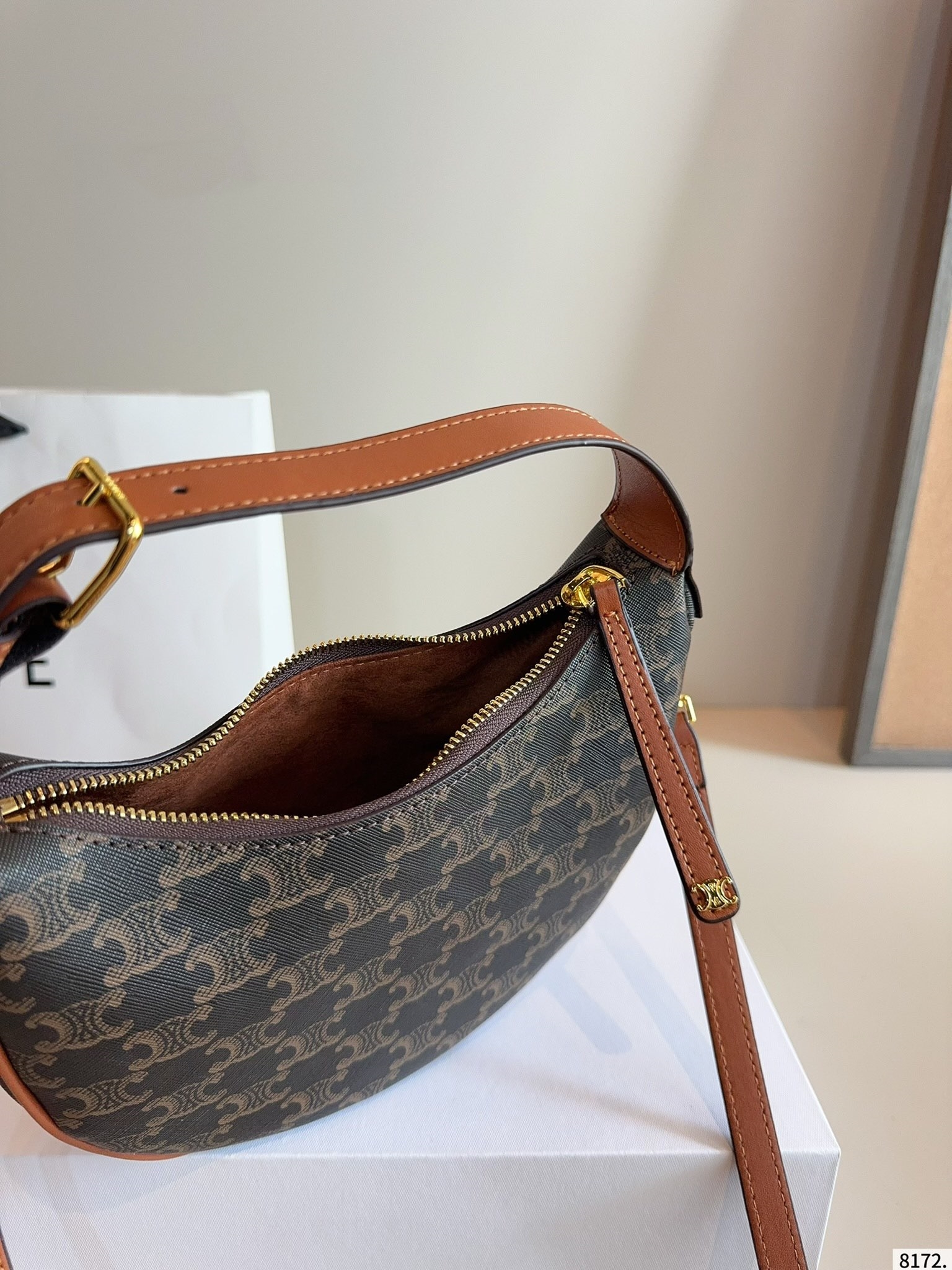 【CELINE公式旗艦店】セリーヌ わきバッグ ショルダーバッグ