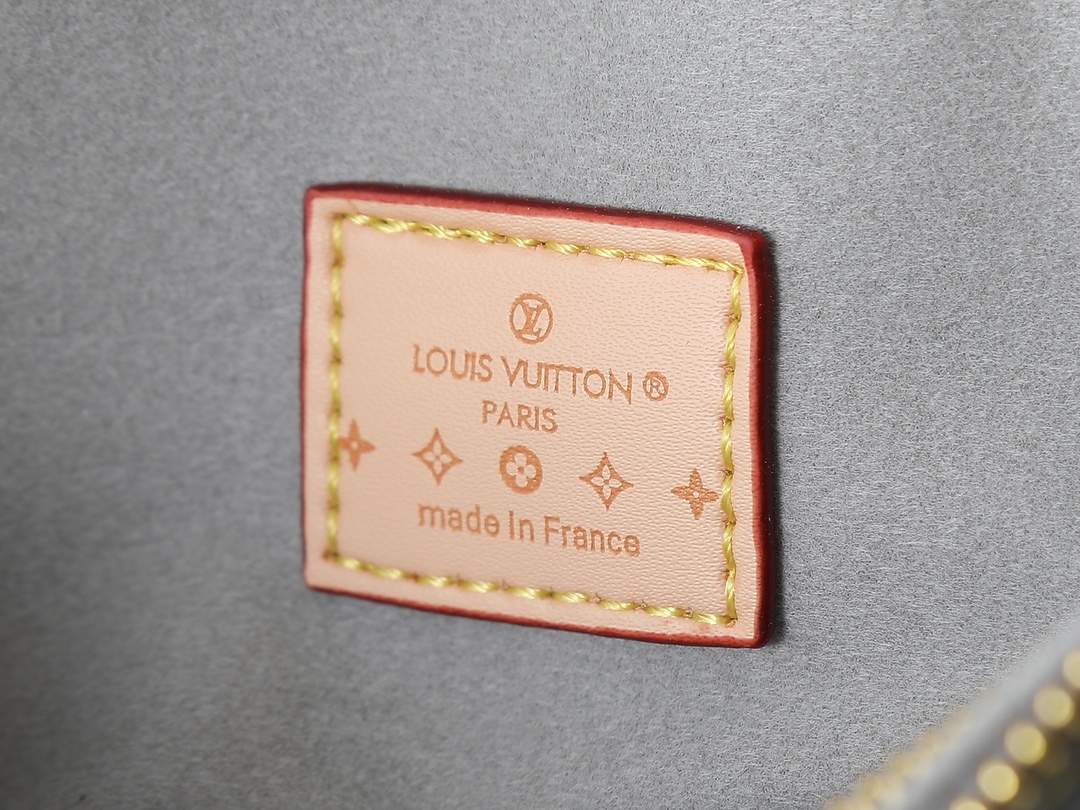 LOUIS VUITTON ルイヴィトン Coussin クロスボディバッグ