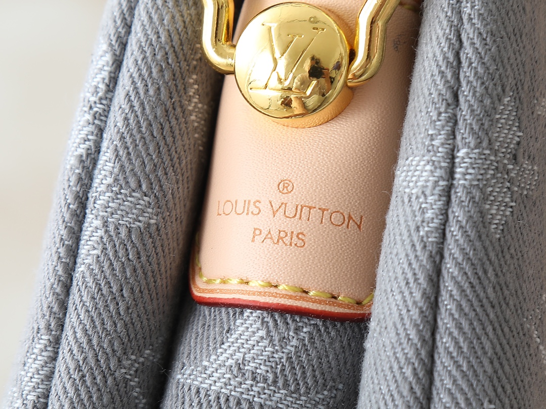 LOUIS VUITTON ルイヴィトン Coussin クロスボディバッグ