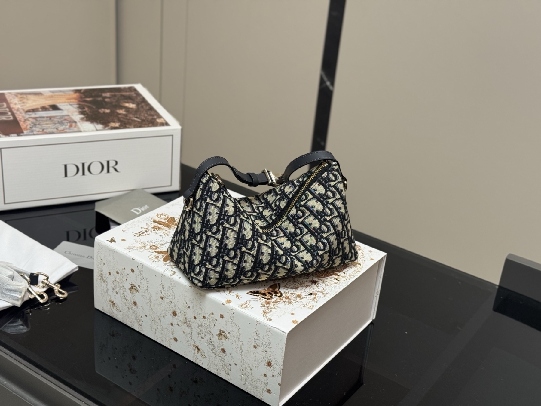 【DIOR公式旗艦店】ディオール Nomad クロスボディバッグ