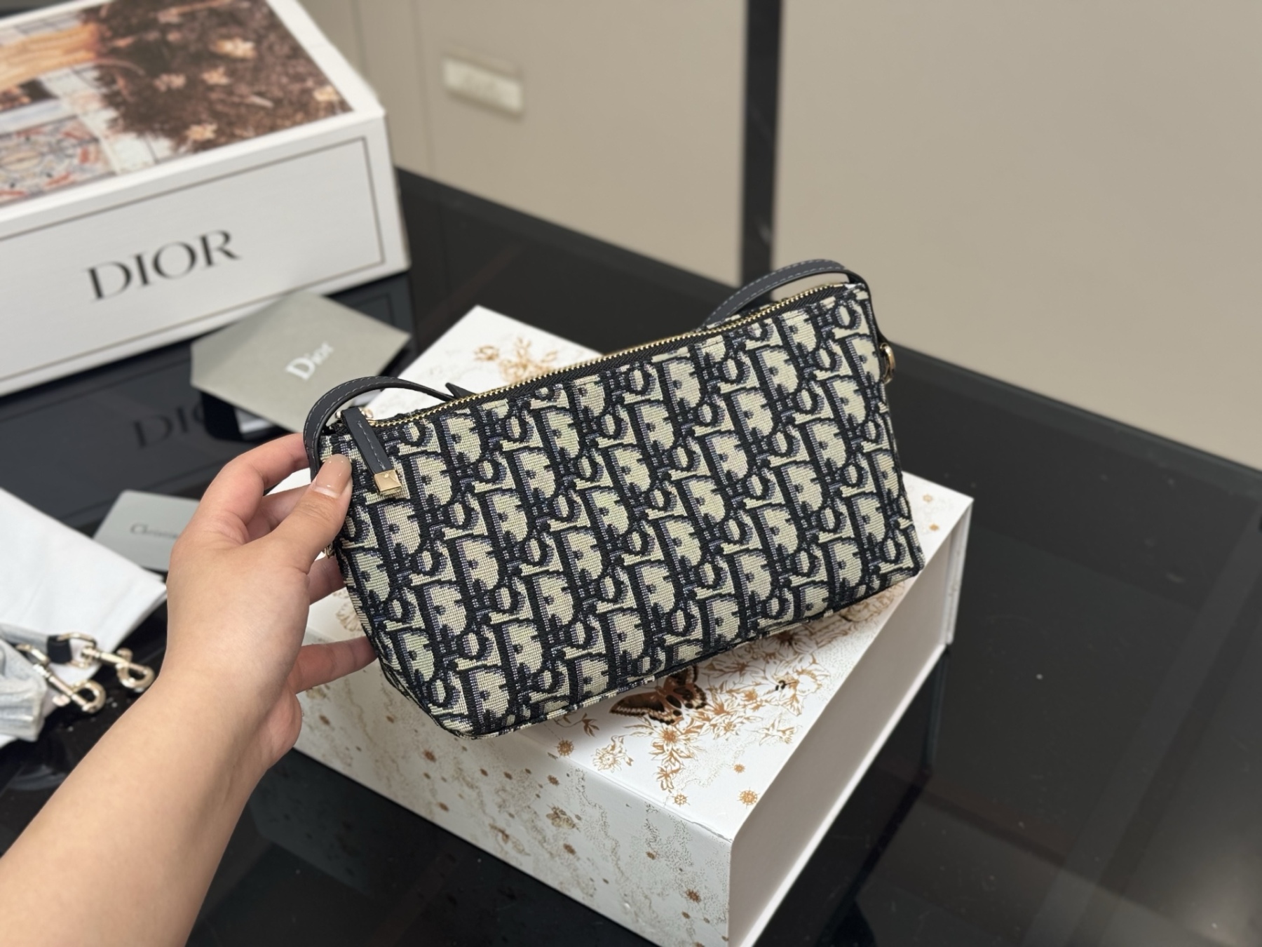 【DIOR公式旗艦店】ディオール Nomad クロスボディバッグ