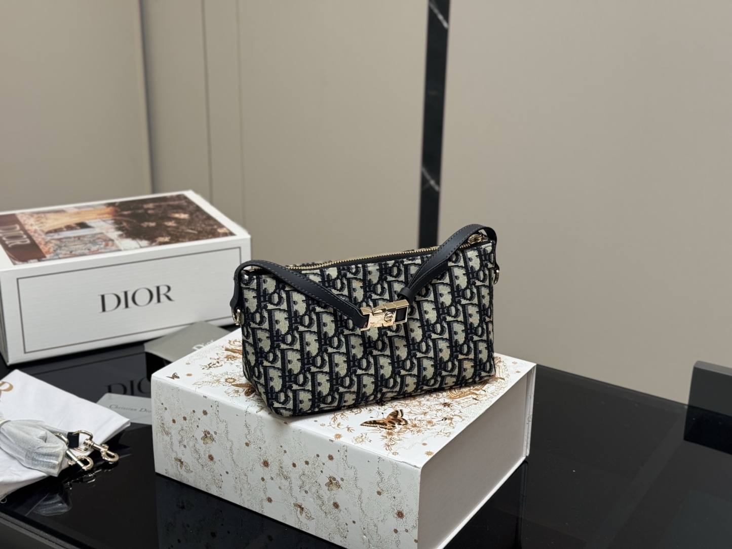 【DIOR公式旗艦店】ディオール Nomad クロスボディバッグ