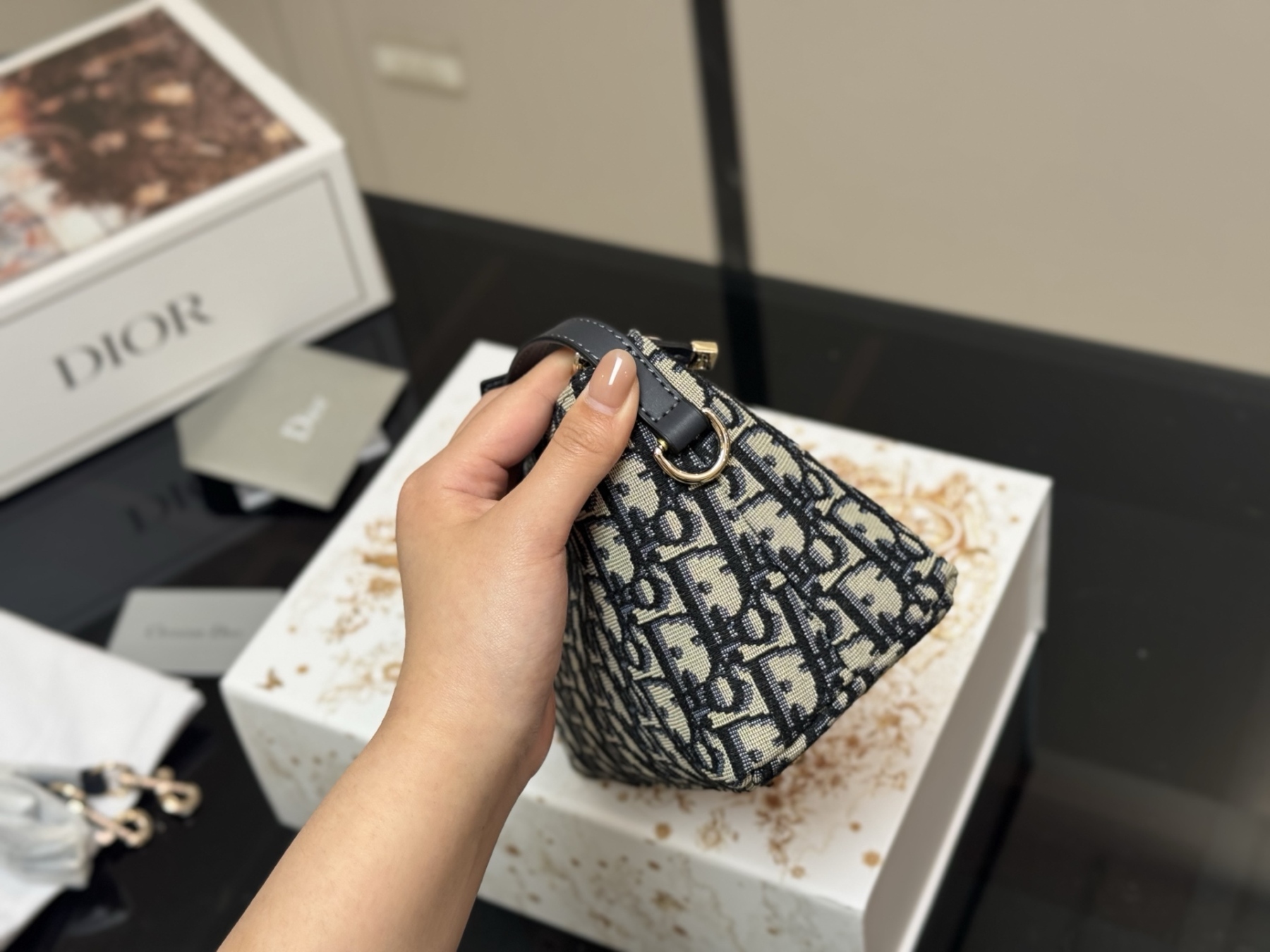 【DIOR公式旗艦店】ディオール Nomad クロスボディバッグ