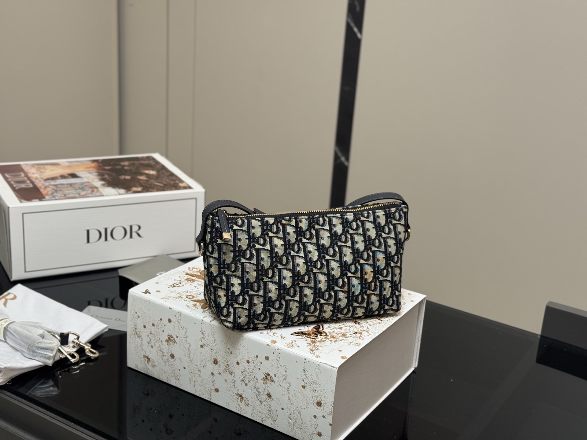 【DIOR公式旗艦店】ディオール Nomad クロスボディバッグ