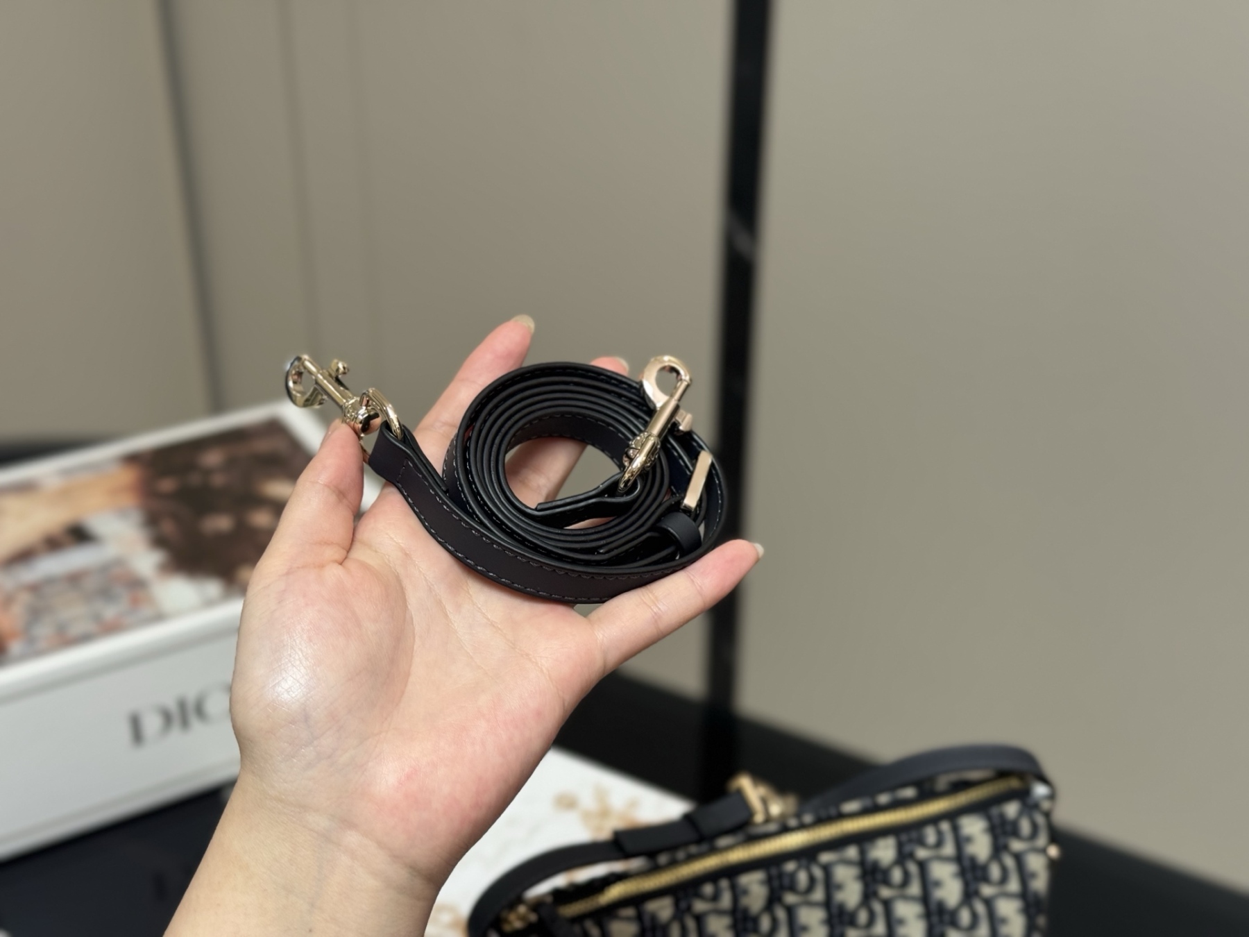 【DIOR公式旗艦店】ディオール Nomad クロスボディバッグ