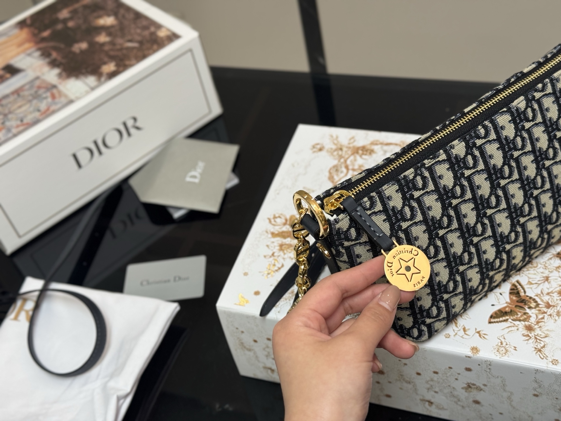 【DIOR公式旗艦店】ディオール Nomad クロスボディバッグ