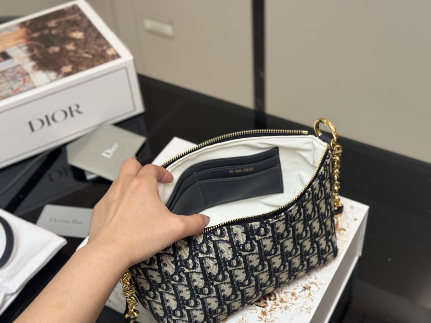 【DIOR公式旗艦店】ディオール Nomad クロスボディバッグ