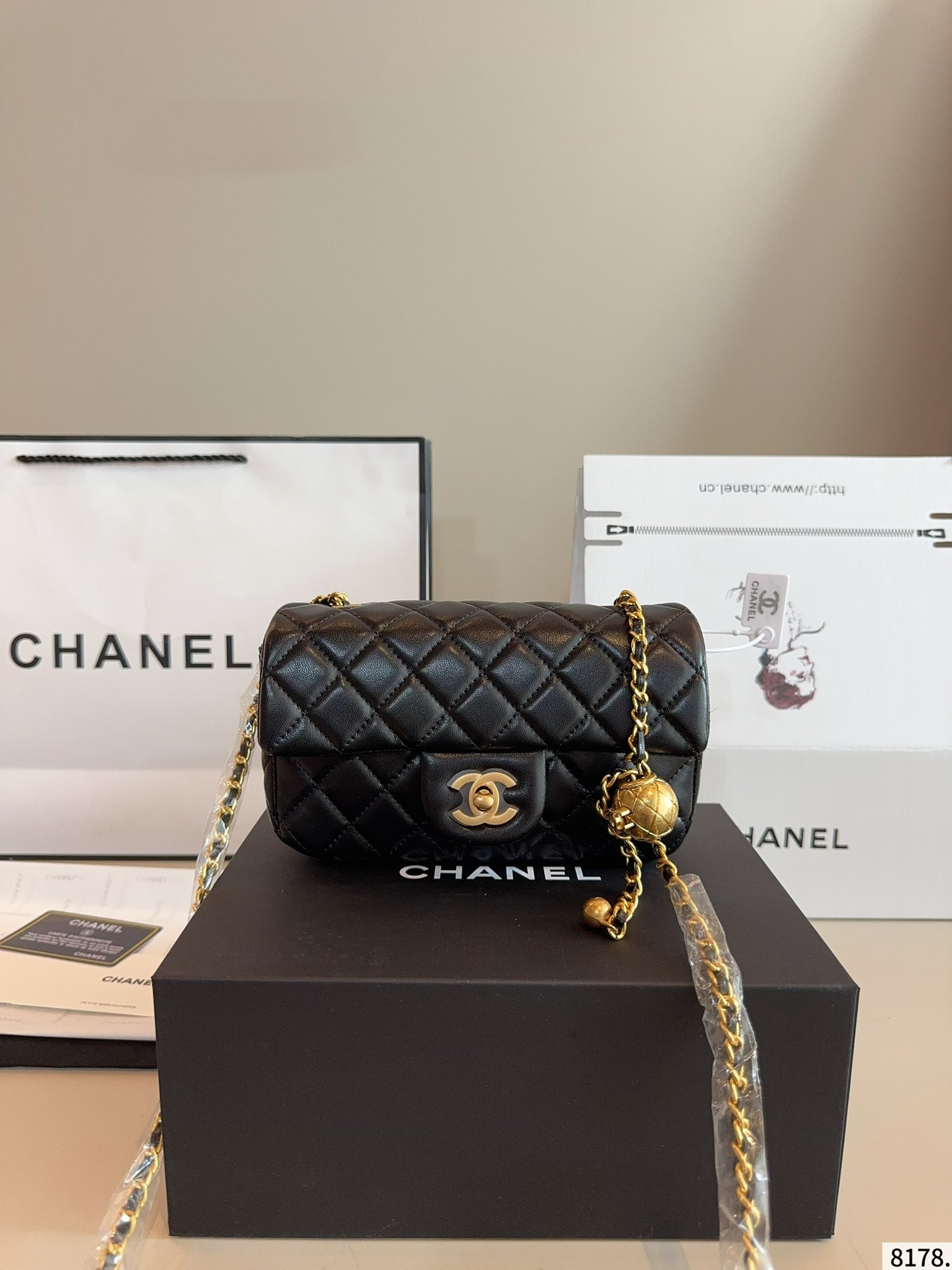 【CHANEL旗艦店】シャネル MINI CF ショルダーバッグ 金のボール
