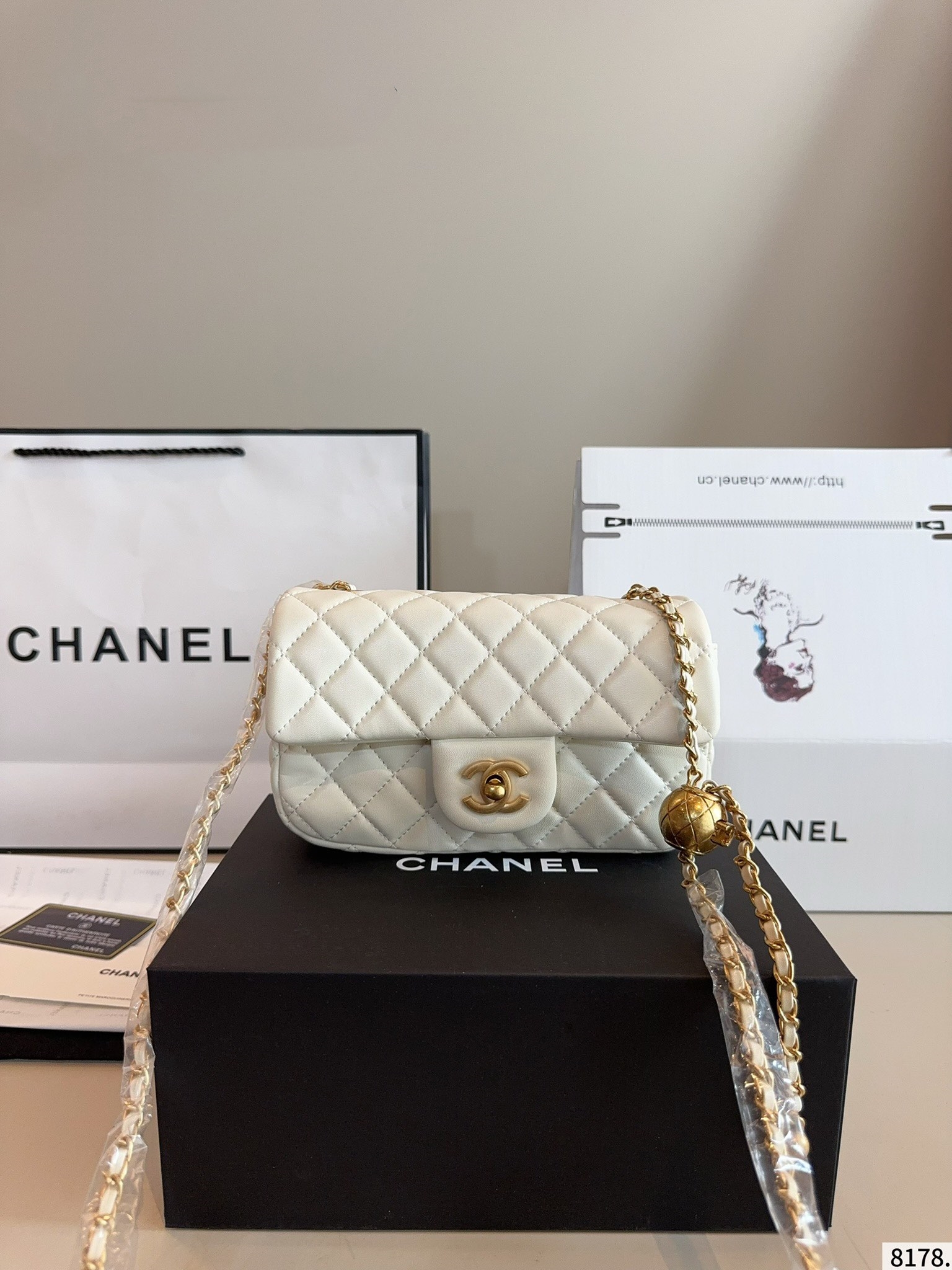 【CHANEL旗艦店】シャネル MINI CF ショルダーバッグ 金のボール