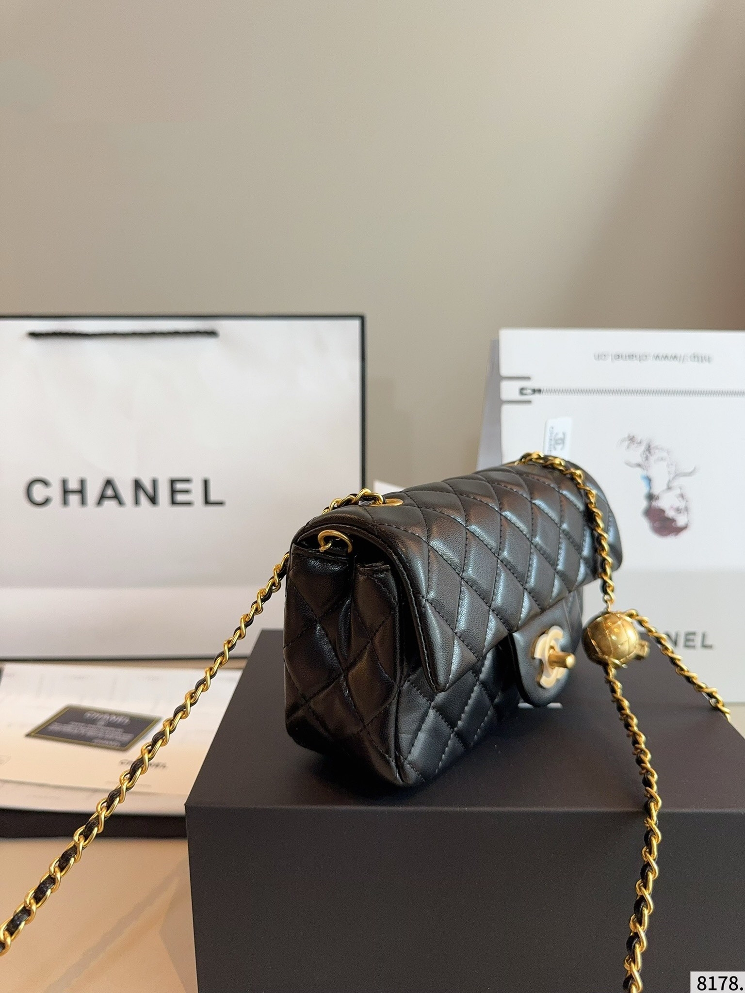 【CHANEL旗艦店】シャネル MINI CF ショルダーバッグ 金のボール