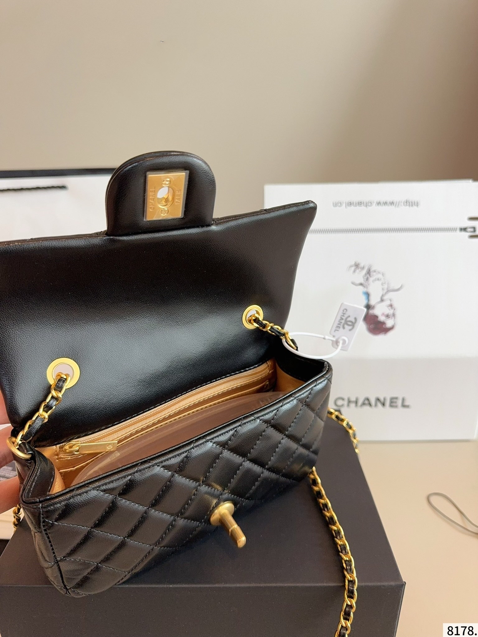 【CHANEL旗艦店】シャネル MINI CF ショルダーバッグ 金のボール