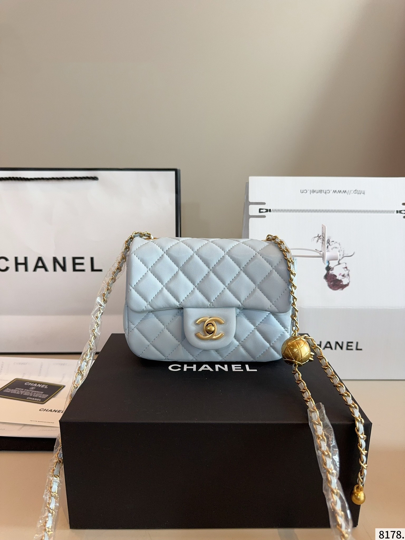 【CHANEL旗艦店】シャネル MINI CF ショルダーバッグ 金のボール