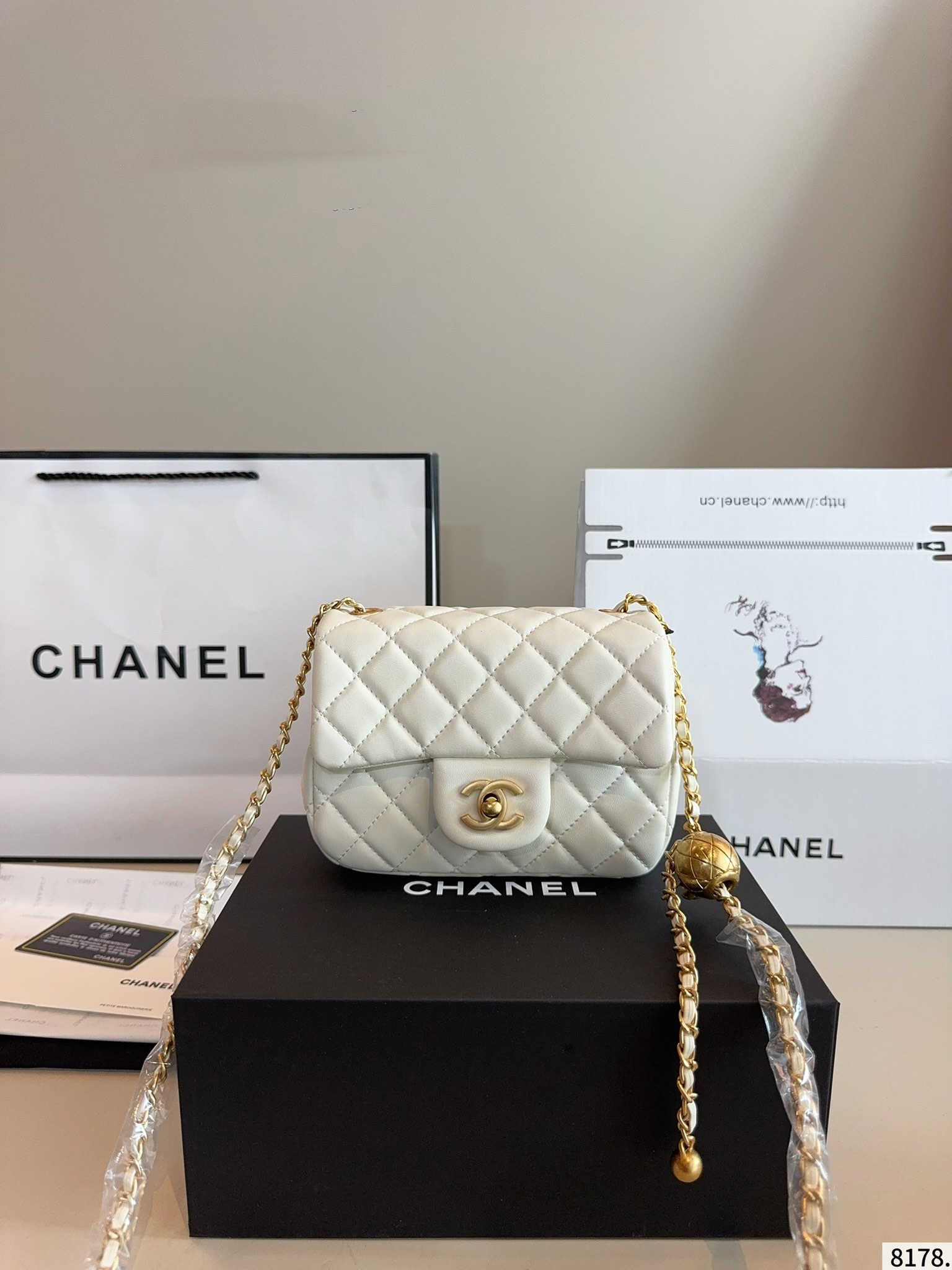 【CHANEL旗艦店】シャネル MINI CF ショルダーバッグ 金のボール