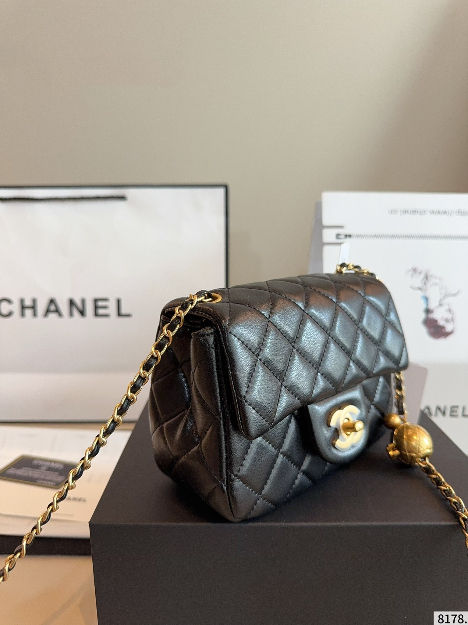 【CHANEL旗艦店】シャネル MINI CF ショルダーバッグ 金のボール