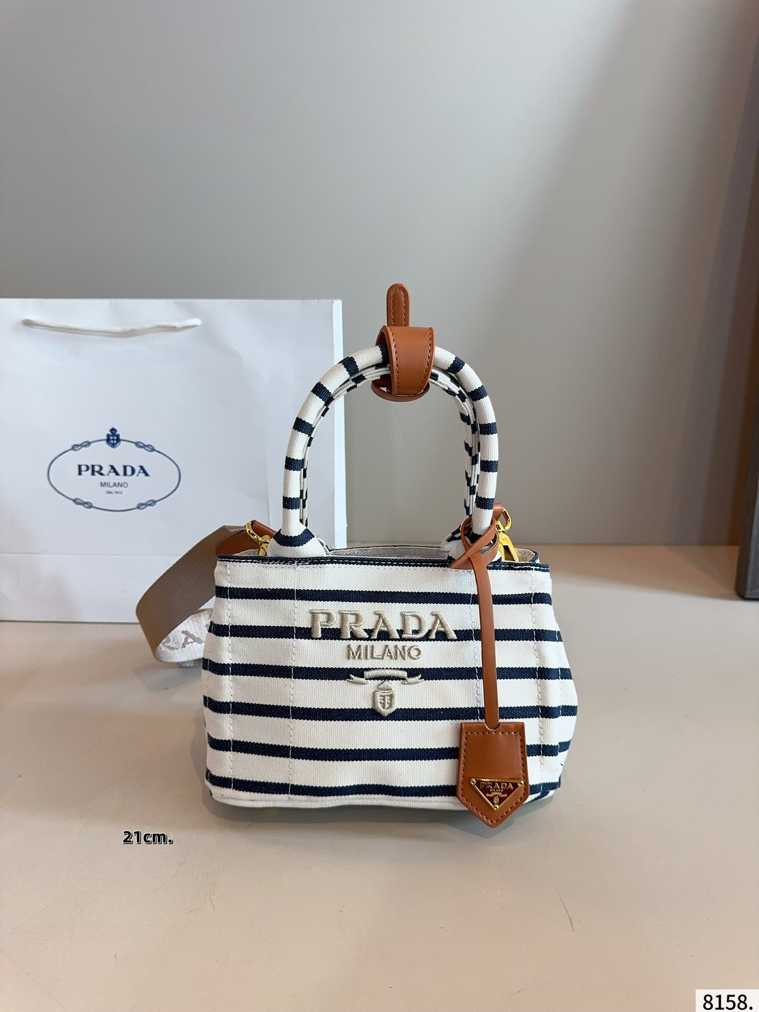 【PRADA公式旗艦店】プラダ ★大人気 ズックのハンドバッグ