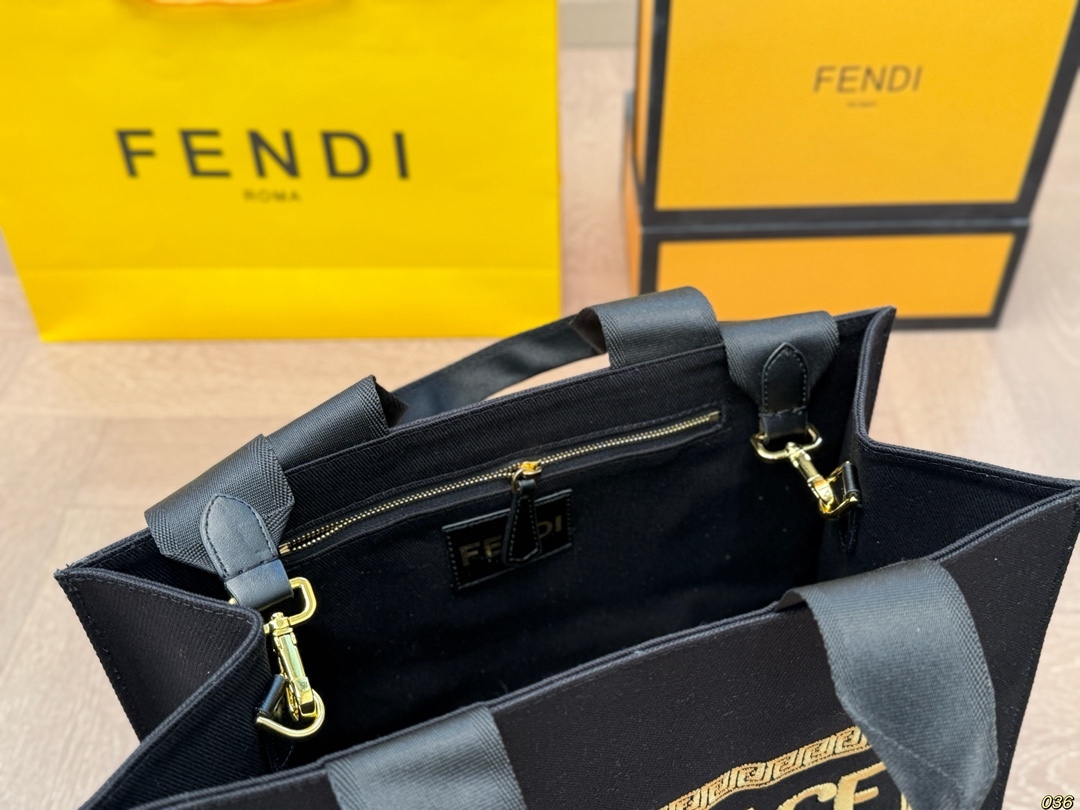 【FENDI x VERSACE旗艦店】FENDACE 連名のトートバッグ